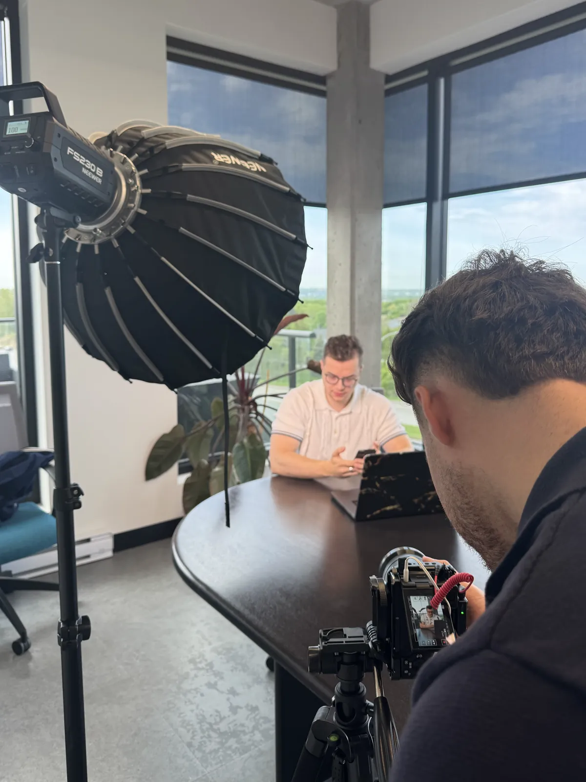 Caméra et éclairage pendant un tournage